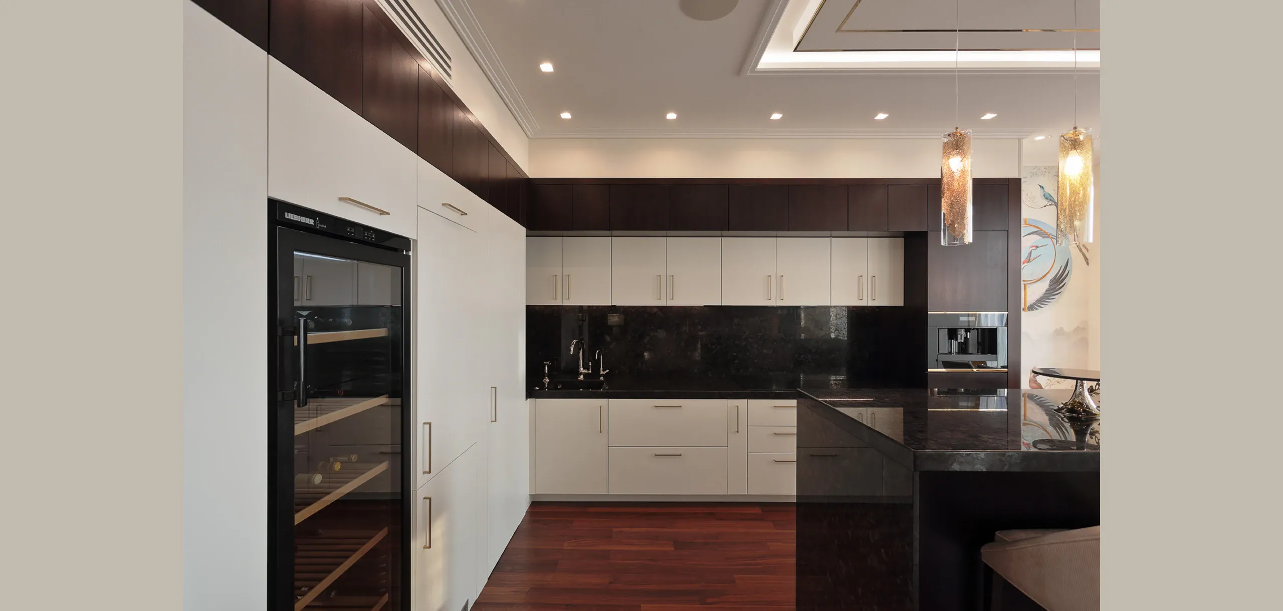 Кухня в зоне гостиной