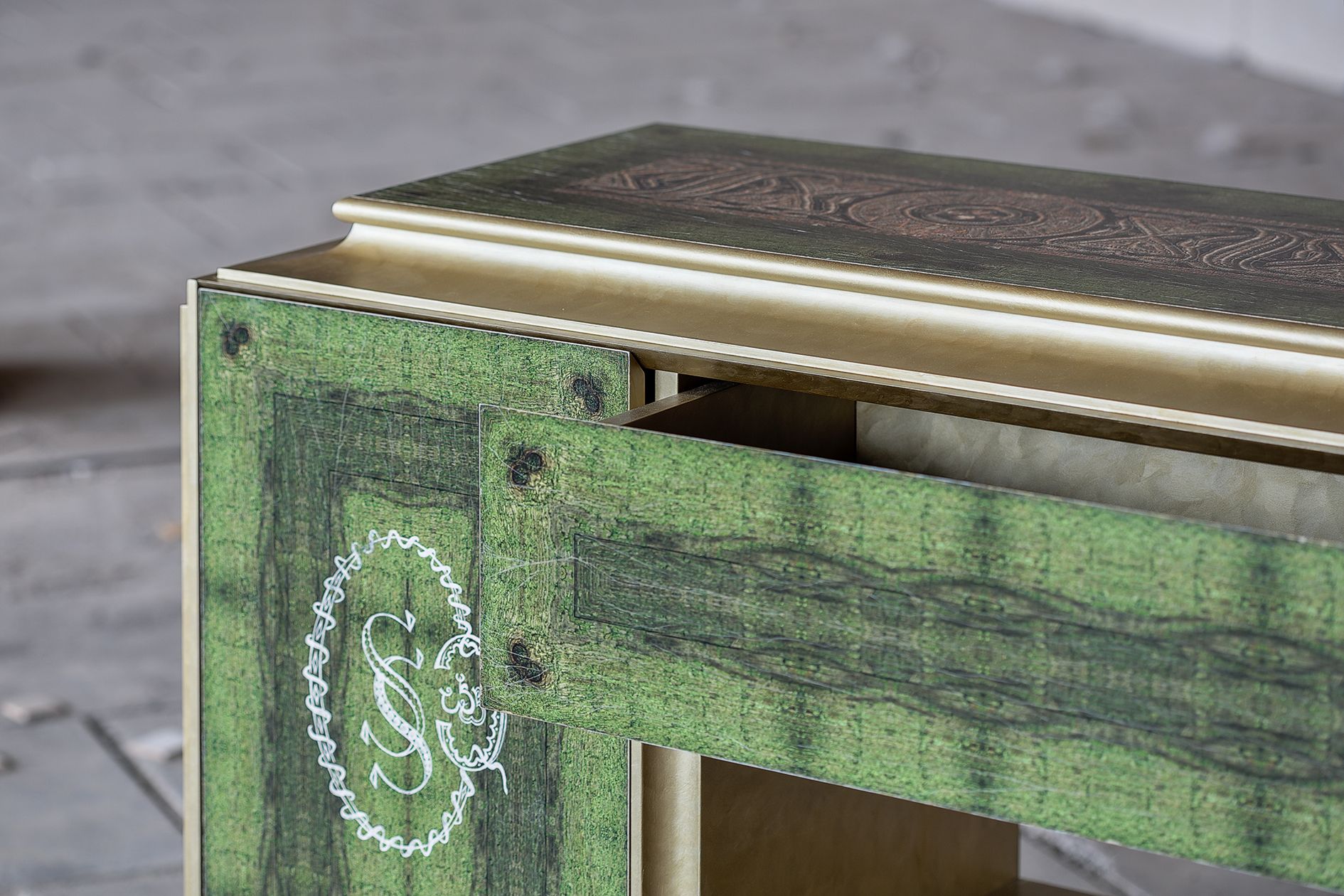 Консоль (фрагмент)