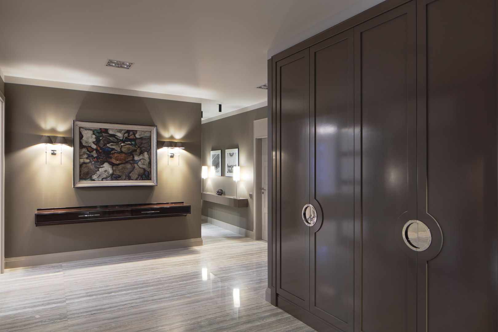 Шкаф и консоль