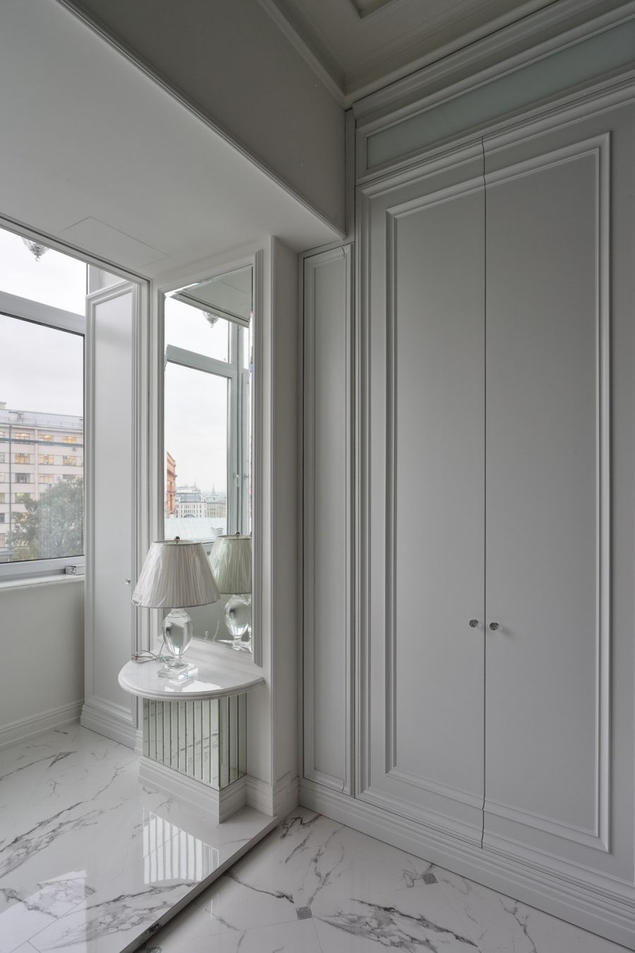 Встроенный распашной шкаф