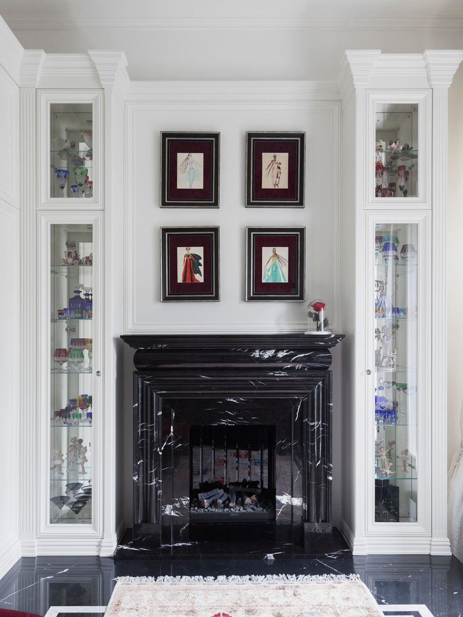 Шкаф с витриной