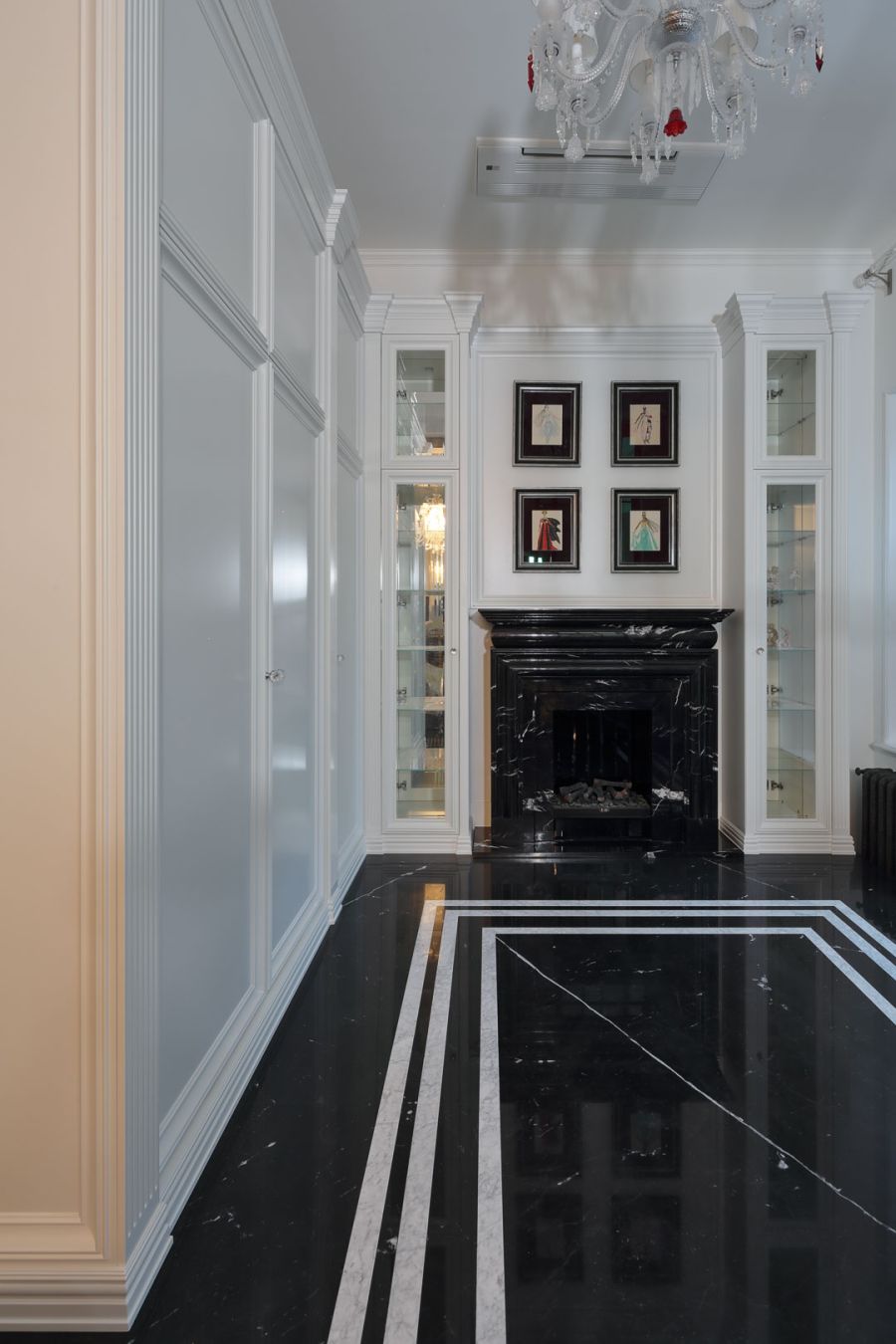 Шкаф с витриной, встроенная кровать