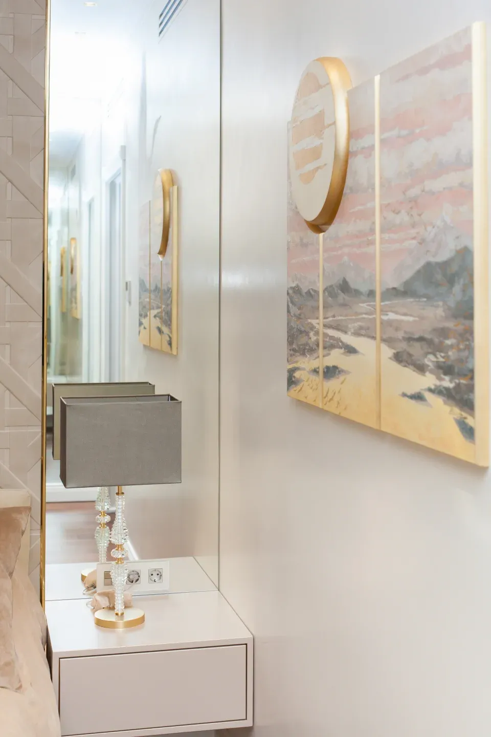 Стеновая панель и тумба